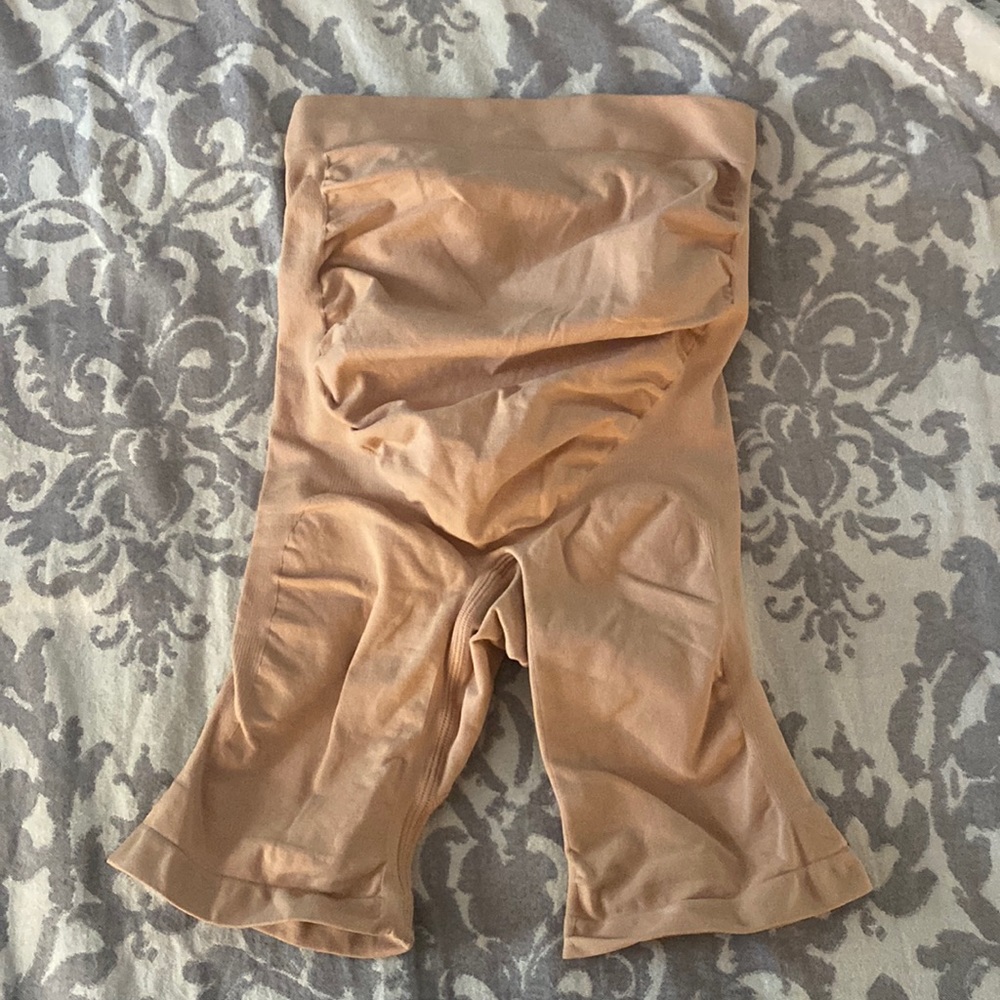 SKIMS MATERNITY SCULPTING SHORT MID THIGH
